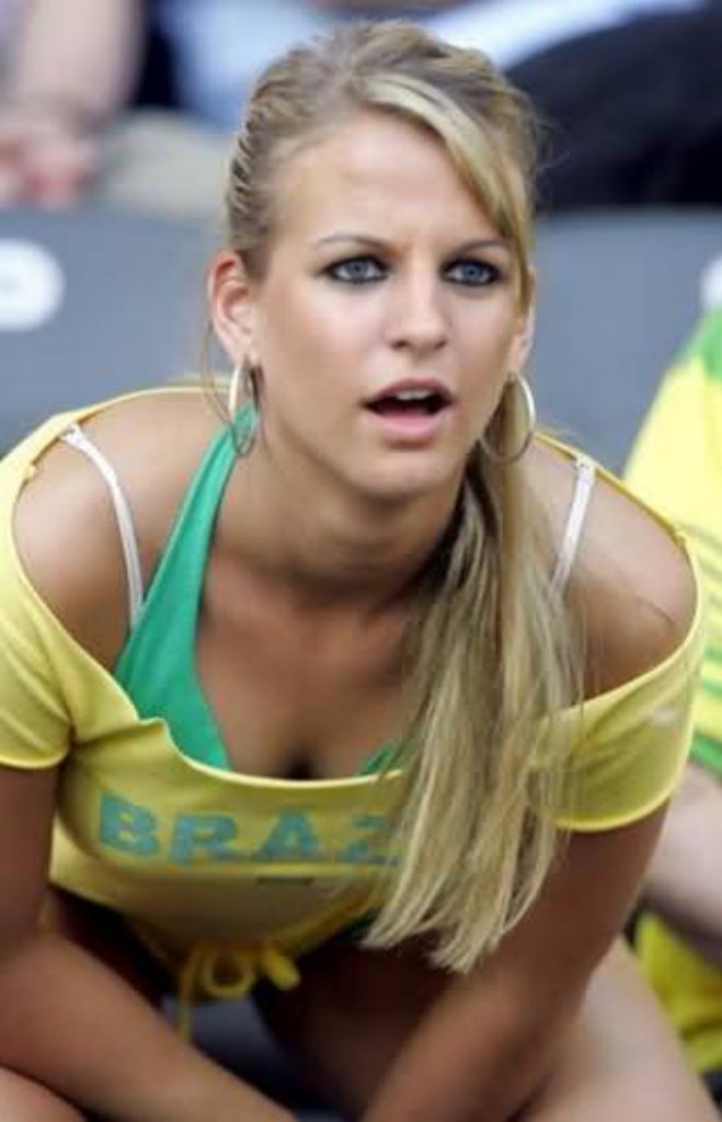 85329 2010 world cup babes 16 a 50 123 471 lo