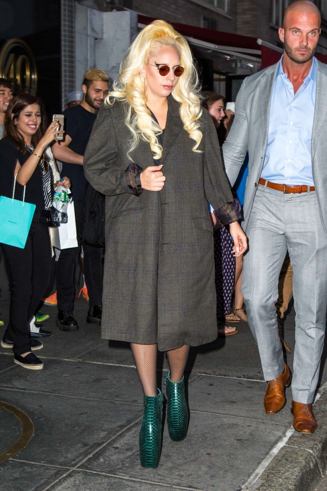 Lady Gaga heads out of her hotel 05 662 x 993