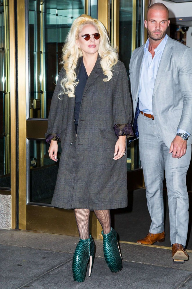 Lady Gaga heads out of her hotel 04 662 x 993