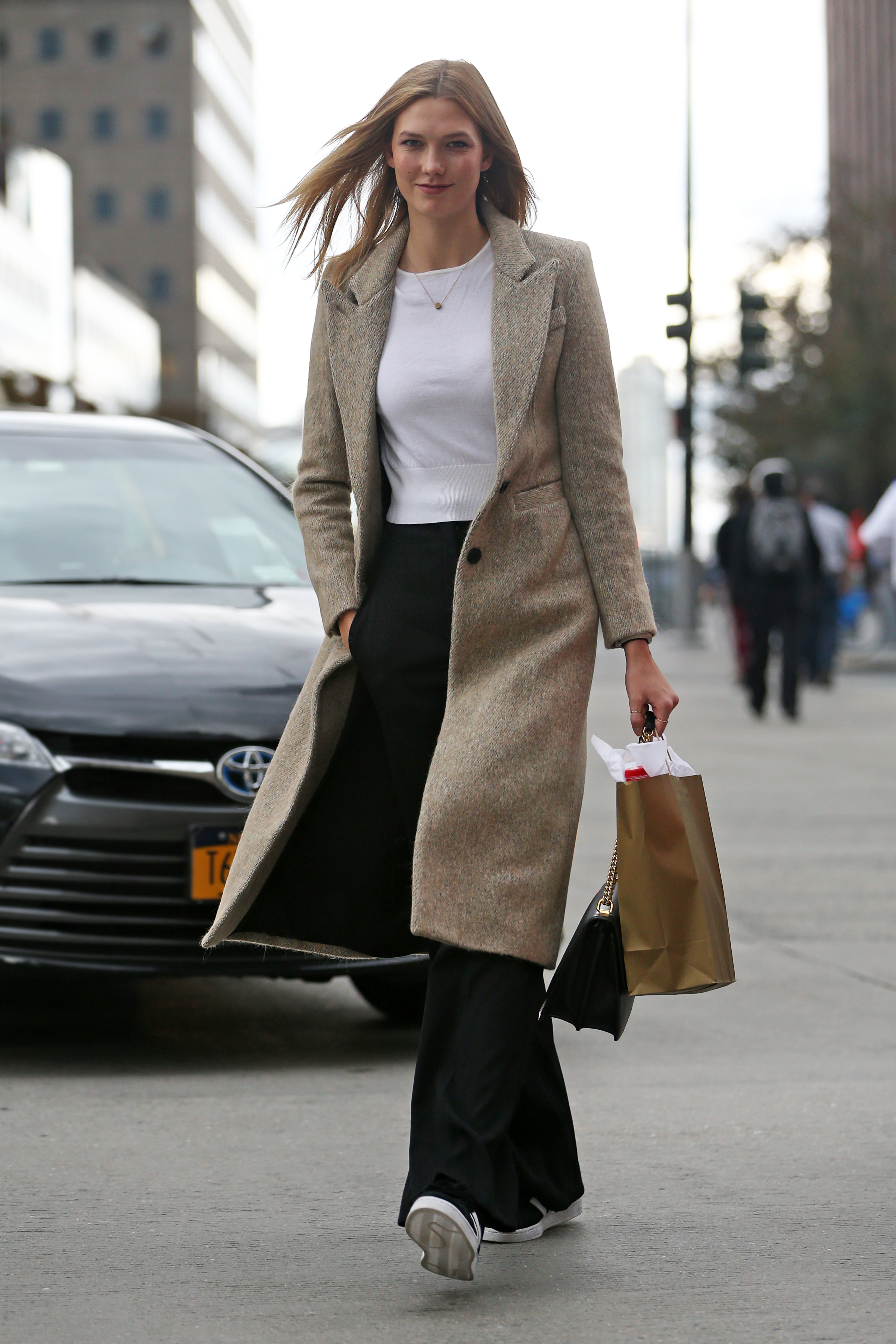 Karlie Kloss heads to a meeting in New York 08