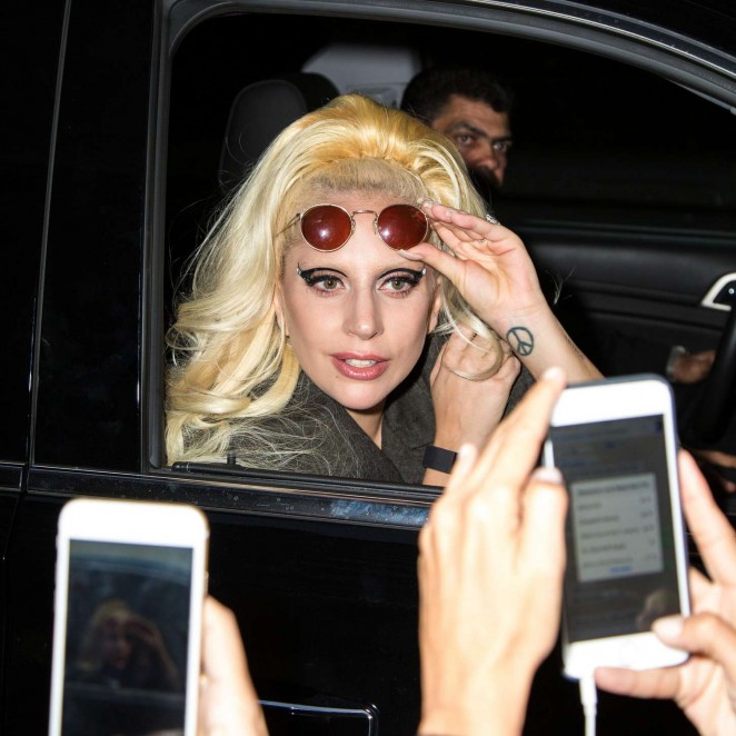 Lady Gaga heads out of her hotel 14 662 x 662
