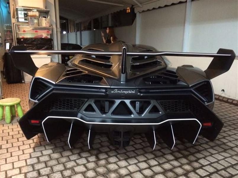 Last Lamborghini Veneno Delivered 05