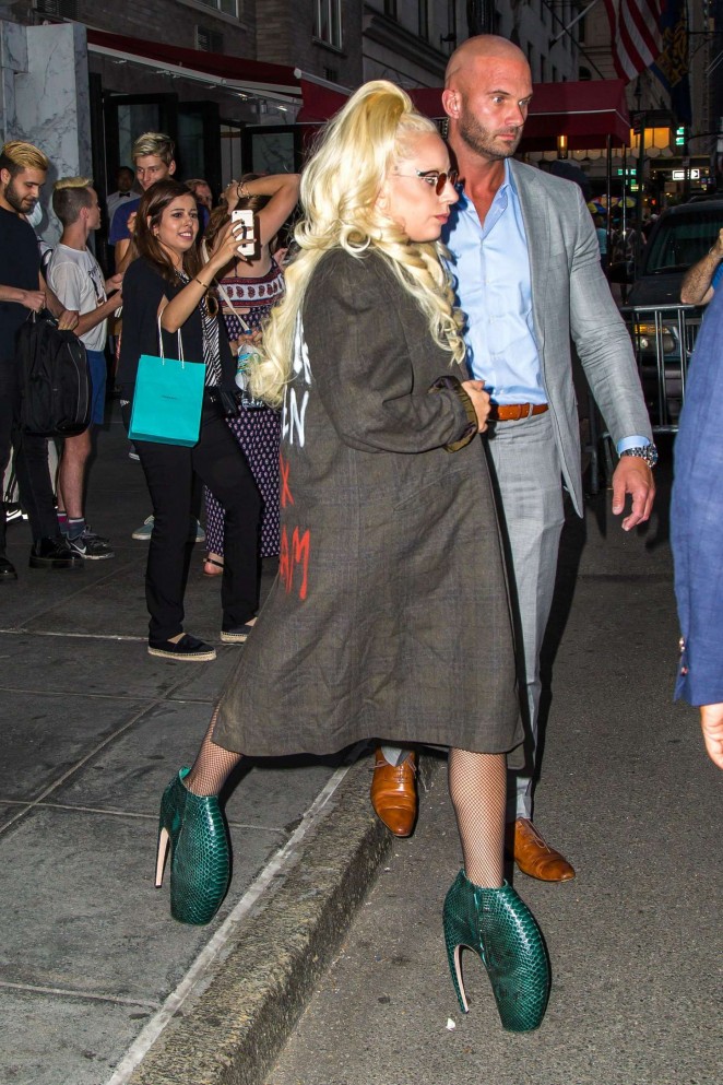 Lady Gaga heads out of her hotel 09 662 x 993