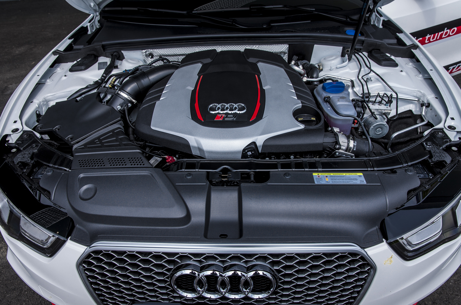 Дизельные audi. Audi rs5 v8 engine. Двигатель Ауди rs5 t8. Двигатель Ауди рс5. Мотор Ауди РС 5.